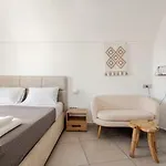 Euphoria & Deluxe * Fira (Santorini)