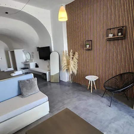 Euphoria & Deluxe Fira (Santorini)