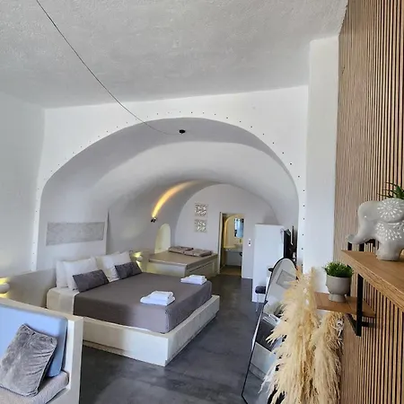 Apartment Euphoria & Deluxe Fira (Santorini)