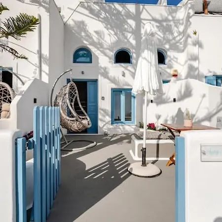 Euphoria & Deluxe Fira (Santorini)