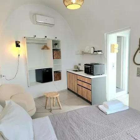 Euphoria & Deluxe * Fira (Santorini)