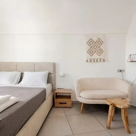 Euphoria & Deluxe * Fira (Santorini)