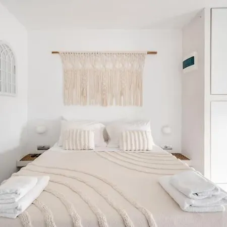 Apartment Euphoria & Deluxe Fira (Santorini)