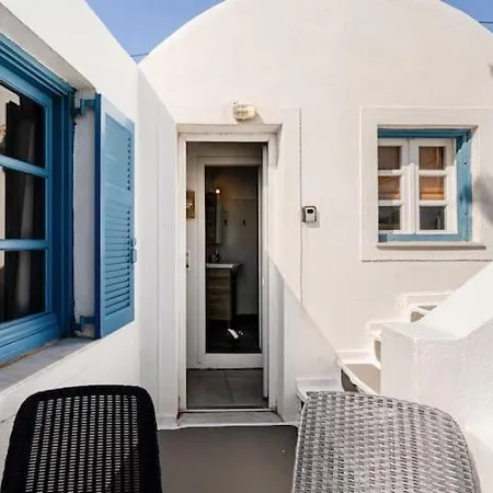 Euphoria & Deluxe * Fira (Santorini)