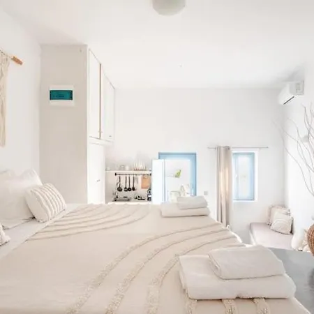 Euphoria & Deluxe Fira (Santorini)