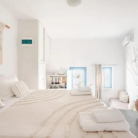 Euphoria & Deluxe * Fira (Santorini)