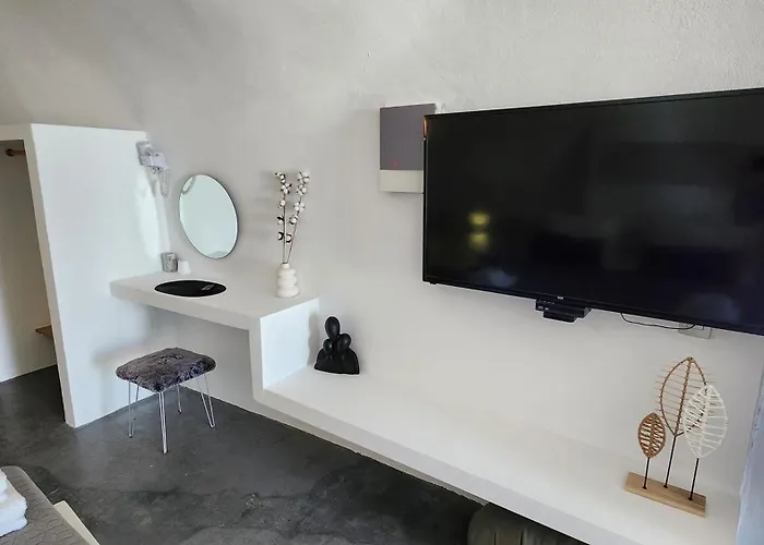 Euphoria & Deluxe Fira (Santorini)