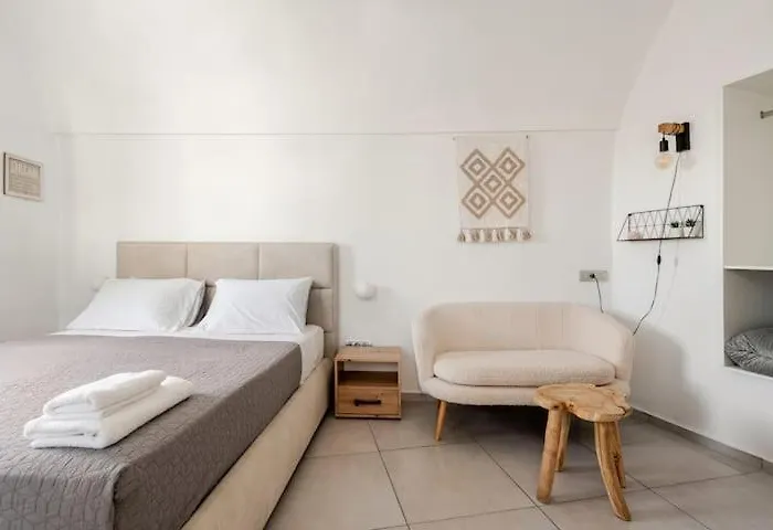 Euphoria & Deluxe * Fira (Santorini)