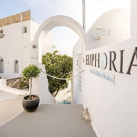 Euphoria & Deluxe * Fira (Santorini)